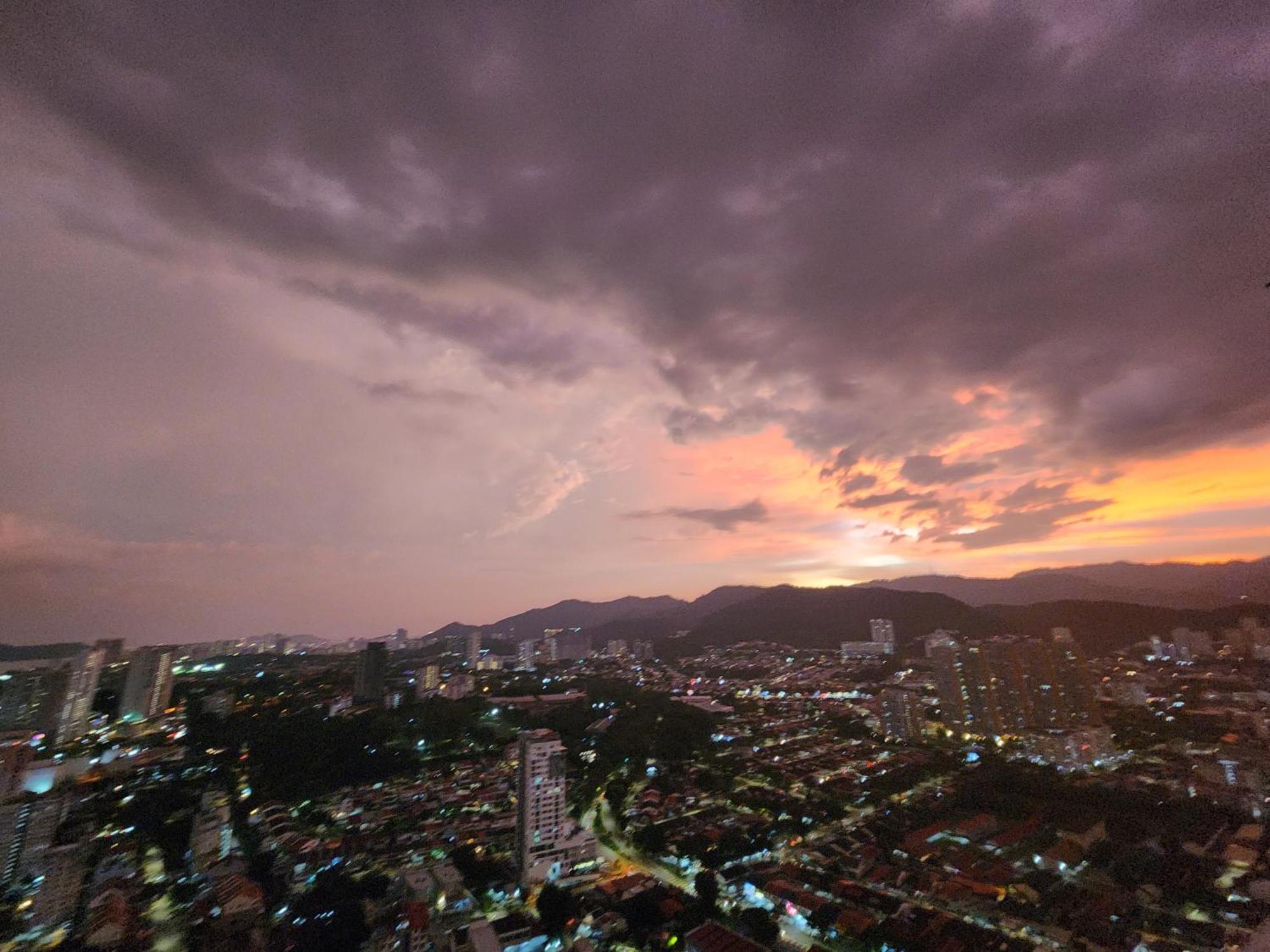 Urban Suites - Penang Jelutong エクステリア 写真